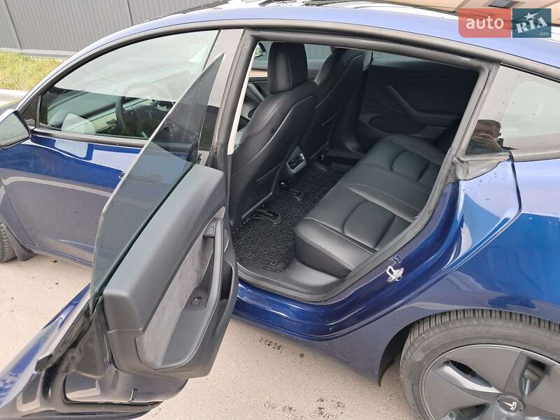 Седан Tesla Model 3 2021 в Львові