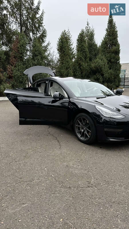 Седан Tesla Model 3 2018 в Черкасах фото 18 Седан Tesla Model 3 2018 в Черкасах