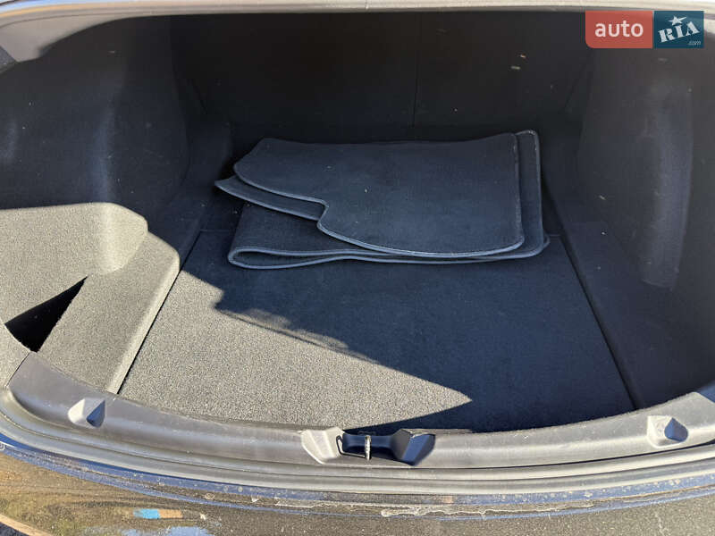 Седан Tesla Model 3 2019 в Нововолинську