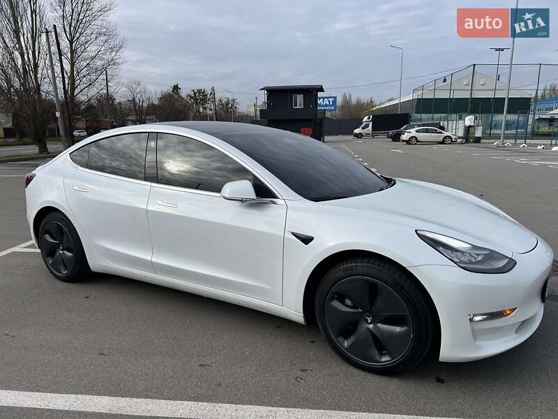Tesla Model 3 2020
