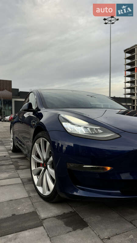 Седан Tesla Model 3 2018 в Києві