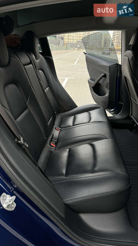 Седан Tesla Model 3 2018 в Києві