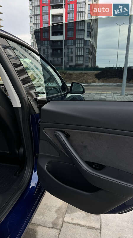 Седан Tesla Model 3 2018 в Києві