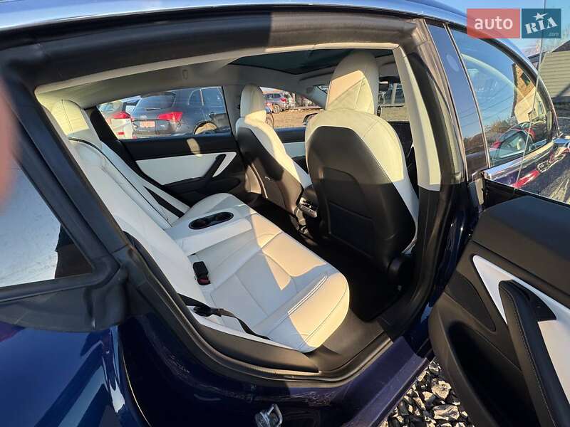 Седан Tesla Model 3 2018 в Луцьку
