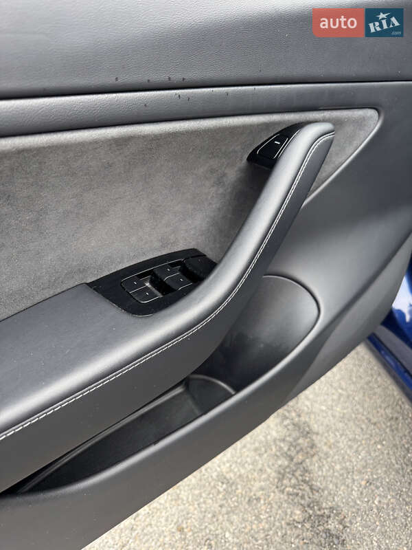 Седан Tesla Model 3 2020 в Днепре