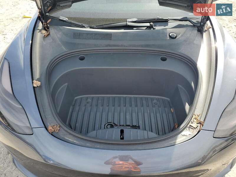Седан Tesla Model 3 2023 в Дніпрі