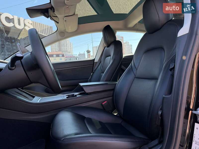 Седан Tesla Model 3 2020 в Києві
