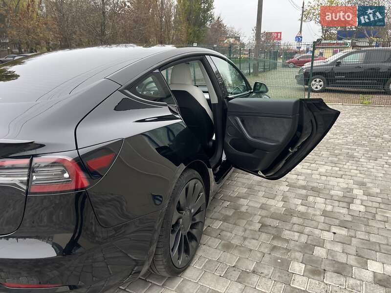 Седан Tesla Model 3 2023 в Одесі