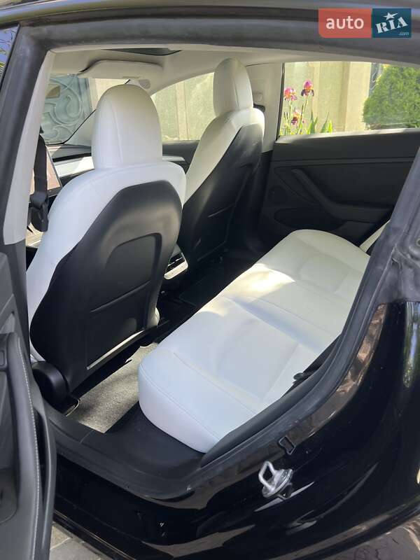 Седан Tesla Model 3 2023 в Одесі
