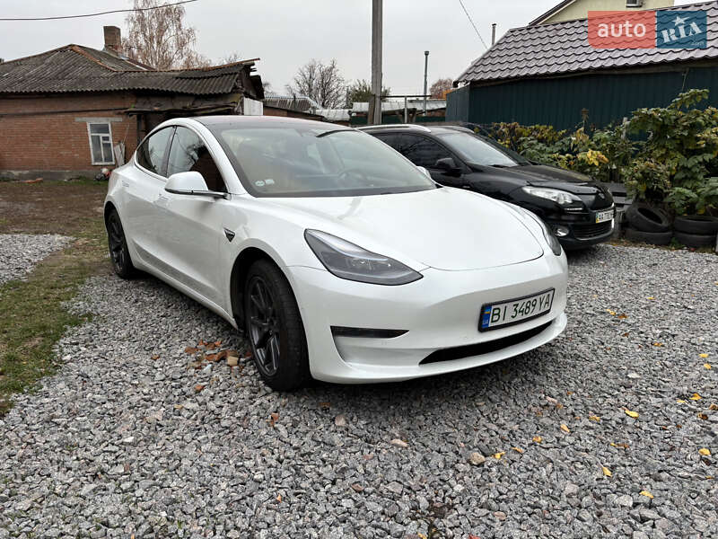 Седан Tesla Model 3 2019 в Полтаві