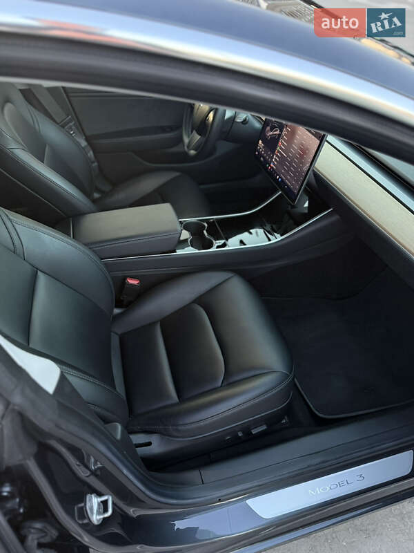 Седан Tesla Model 3 2018 в Киеве