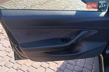 Седан Tesla Model 3 2020 в Луцке
