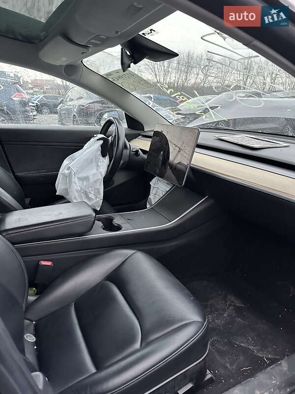 Седан Tesla Model 3 2019 в Львові