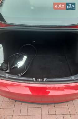 Седан Tesla Model 3 2022 в Ровно