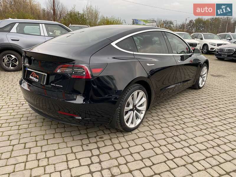 Седан Tesla Model 3 2018 в Львові