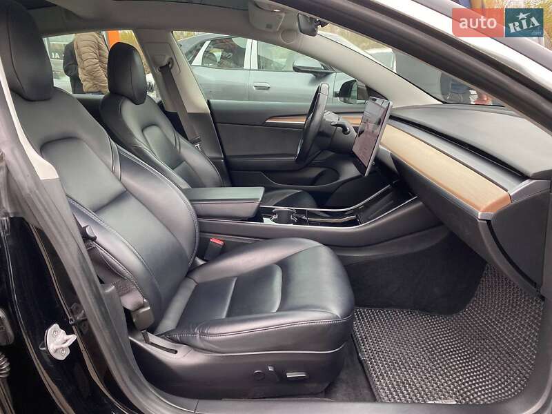 Седан Tesla Model 3 2018 в Львові