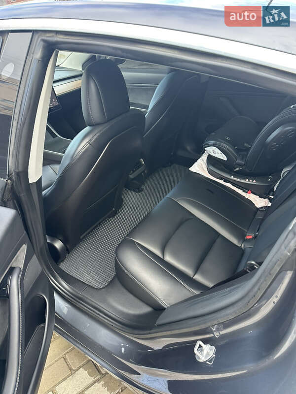Седан Tesla Model 3 2020 в Івано-Франківську