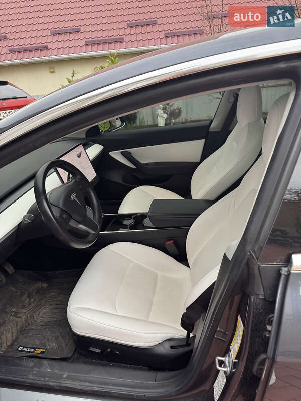 Седан Tesla Model 3 2019 в Одесі