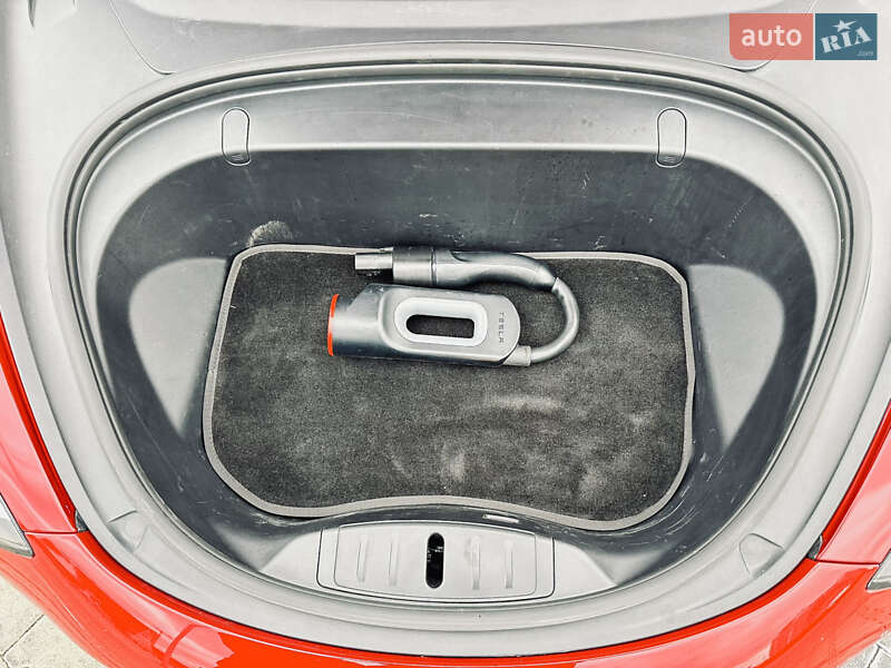 Седан Tesla Model 3 2019 в Києві