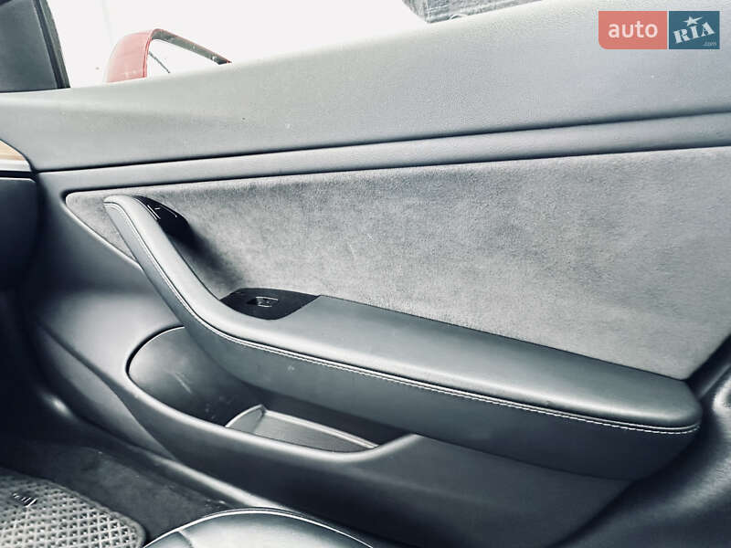 Седан Tesla Model 3 2019 в Києві