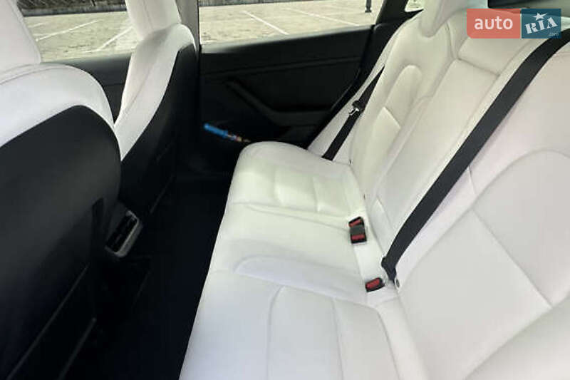 Седан Tesla Model 3 2021 в Киеве