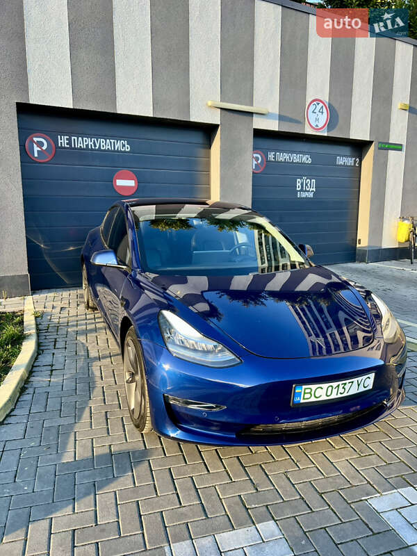 Седан Tesla Model 3 2019 в Львові