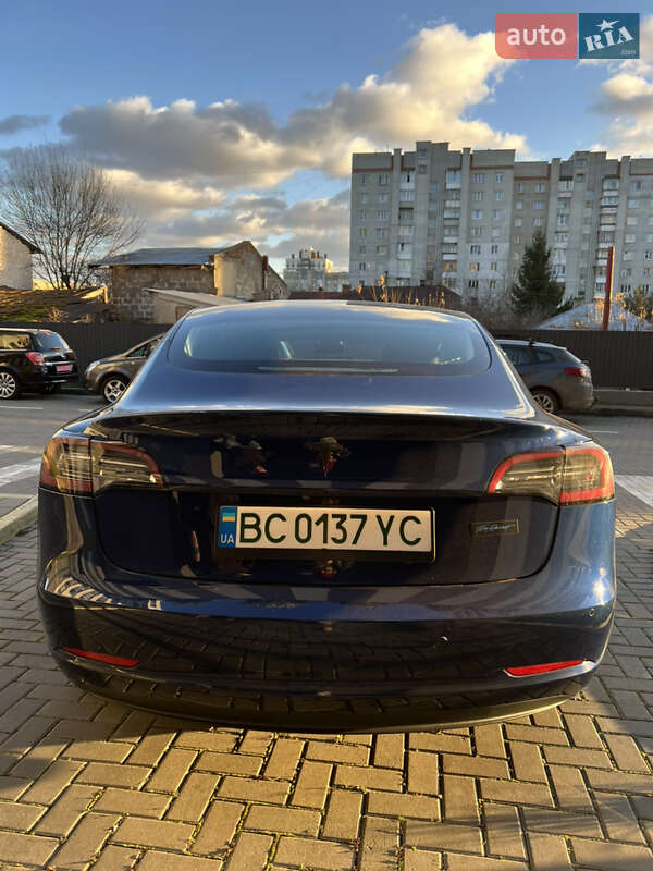 Седан Tesla Model 3 2019 в Львові