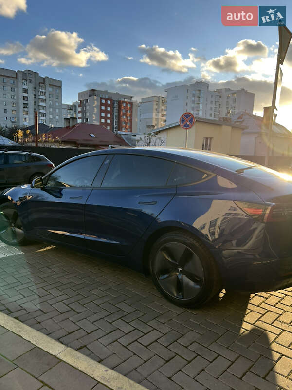 Седан Tesla Model 3 2019 в Львові