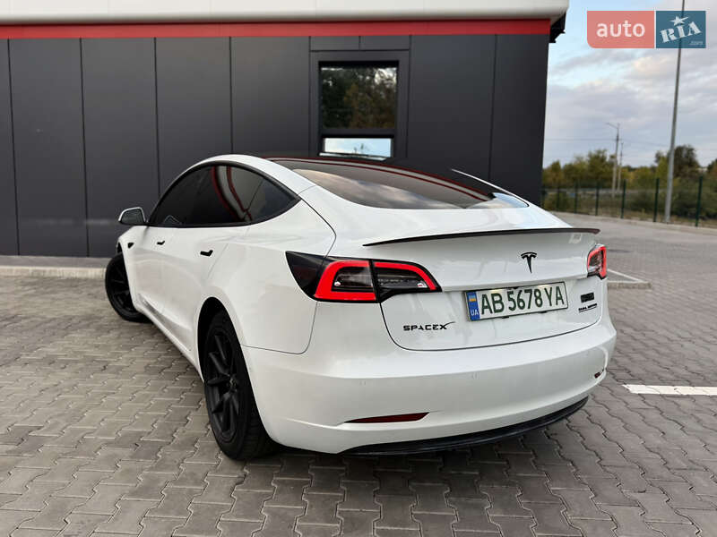 Седан Tesla Model 3 2022 в Кривом Роге