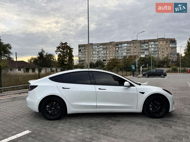 Седан Tesla Model 3 2022 в Кривом Роге