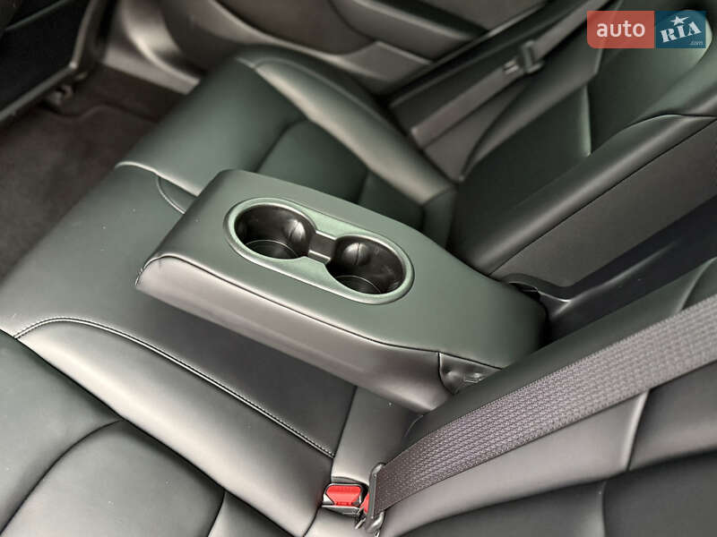 Седан Tesla Model 3 2022 в Кривом Роге