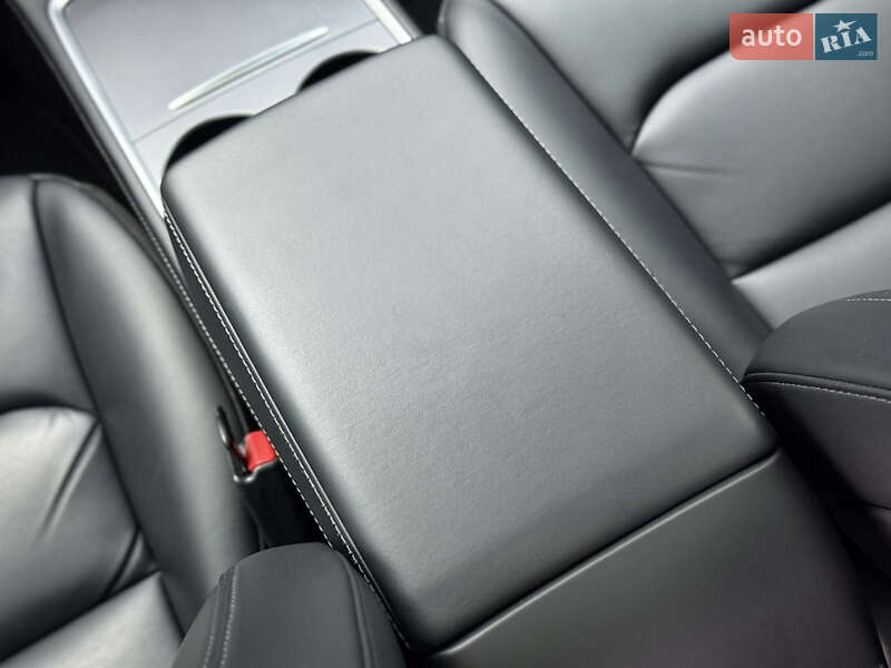 Седан Tesla Model 3 2022 в Кривом Роге