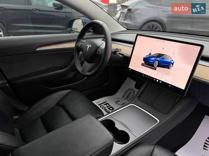 Седан Tesla Model 3 2022 в Луцке