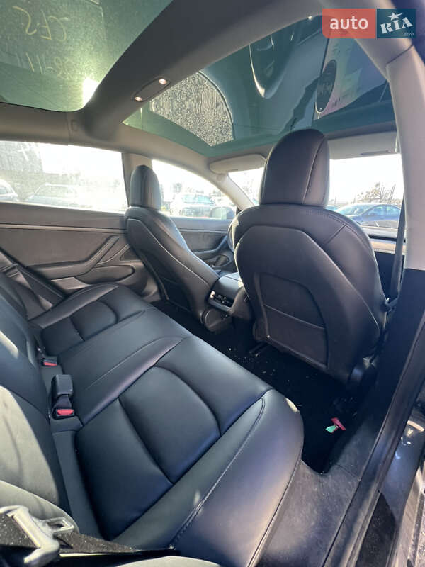 Седан Tesla Model 3 2021 в Луцьку
