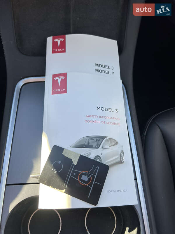 Седан Tesla Model 3 2021 в Луцьку