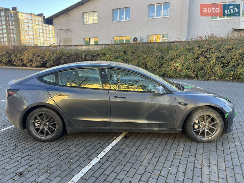 Седан Tesla Model 3 2022 в Луцьку
