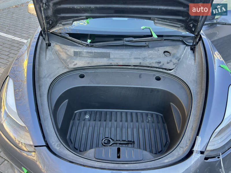Седан Tesla Model 3 2022 в Луцьку