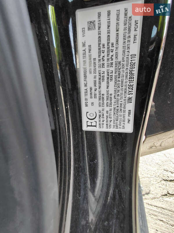 Седан Tesla Model 3 2023 в Одесі