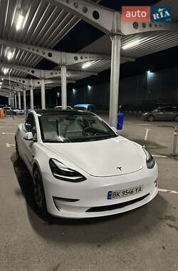 Седан Tesla Model 3 2022 в Рівному