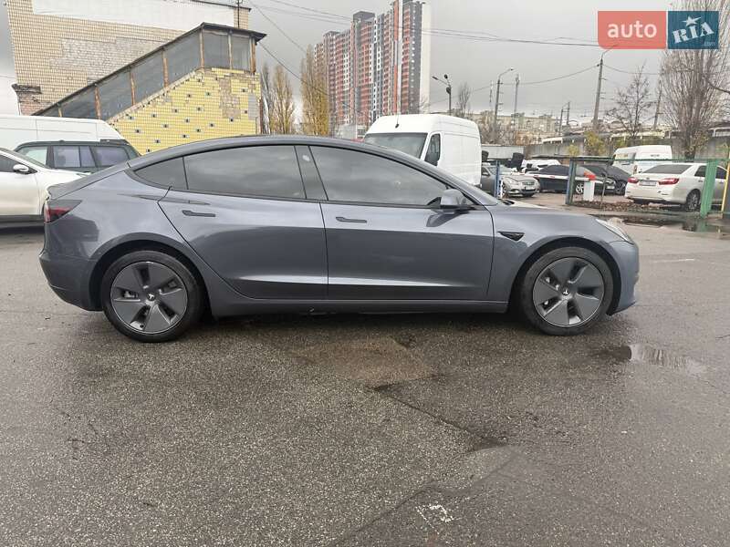 Седан Tesla Model 3 2022 в Киеве
