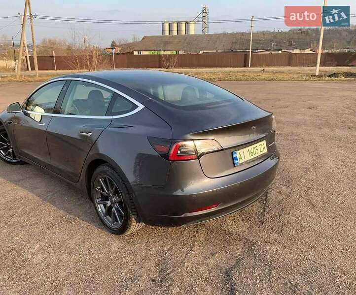 Седан Tesla Model 3 2018 в Львові