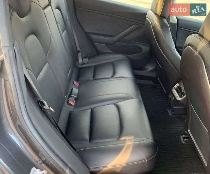 Седан Tesla Model 3 2018 в Львові