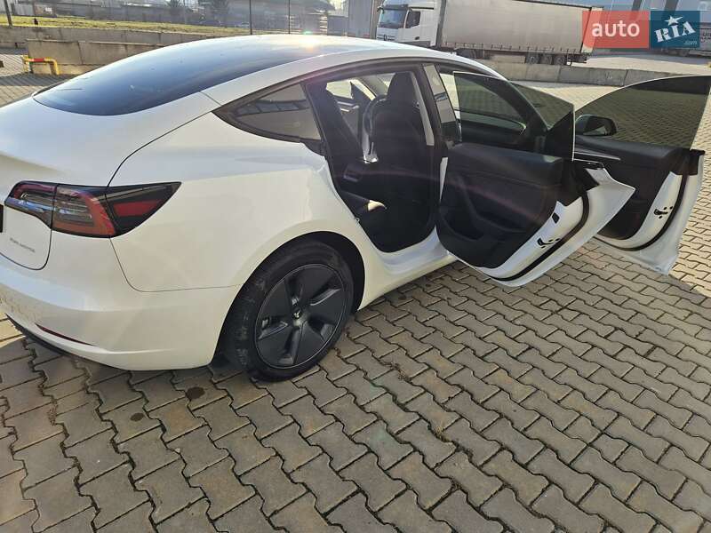 Седан Tesla Model 3 2023 в Ивано-Франковске