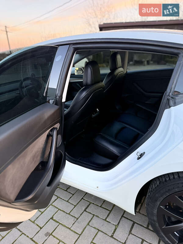 Седан Tesla Model 3 2021 в Золочеве