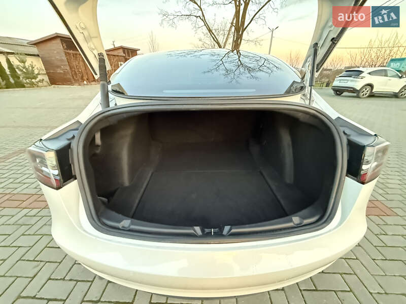 Седан Tesla Model 3 2021 в Золочеве