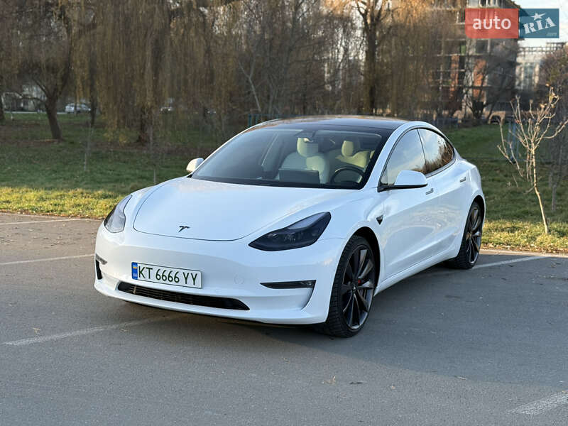Седан Tesla Model 3 2020 в Ивано-Франковске