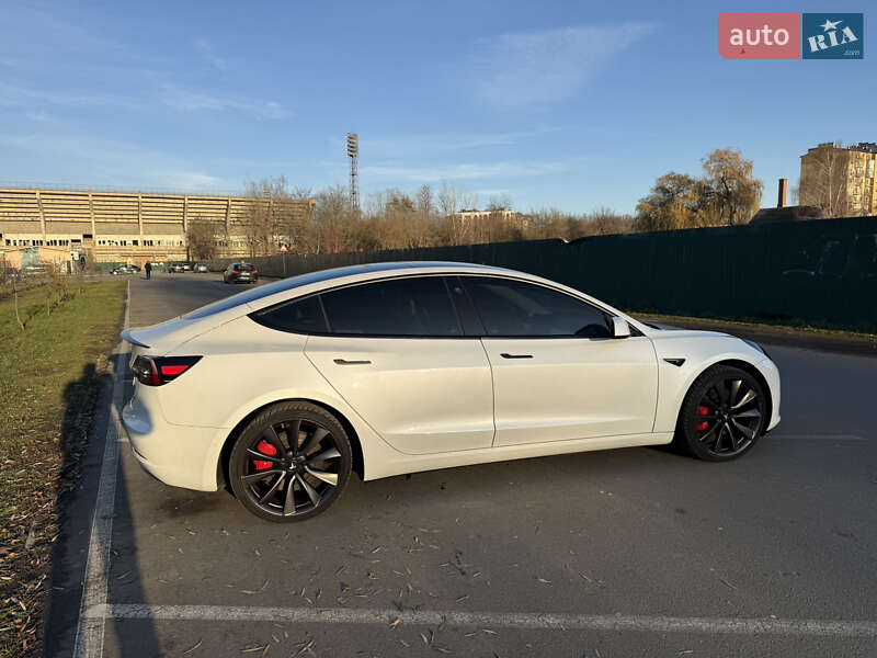 Седан Tesla Model 3 2020 в Ивано-Франковске