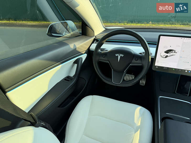 Седан Tesla Model 3 2020 в Ивано-Франковске