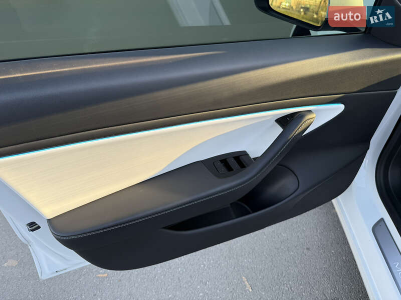 Седан Tesla Model 3 2020 в Ивано-Франковске