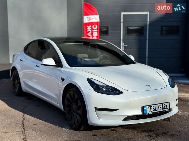Седан Tesla Model 3 2023 в Києві